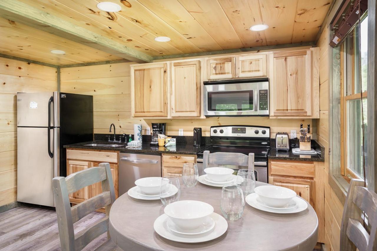 Love Leigh By Stony Brook Cabins Gatlinburg Exteriör bild